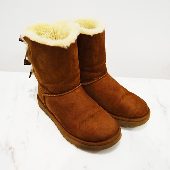 UGG Bailey Bow II in very good used condition. Size 7 - Picture 2 of 6